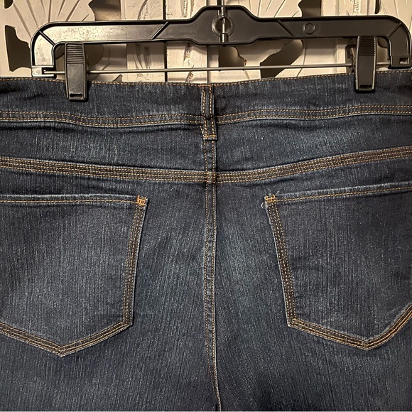 FADED GLORY DARING DARK BLUE STRETCHY PLUS SIZE DENIM BLUE JEAN SHORTS - Picture 5 of 7